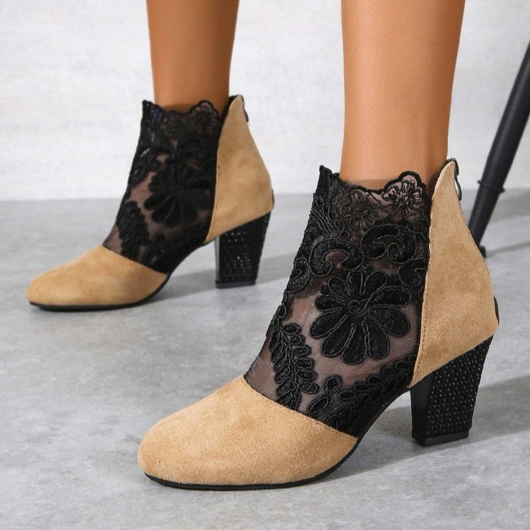 2026 Modische Damen-Sandalen mit Blumenmuster, Spitze, geschlossener Zehenpartie und hohem Absatz